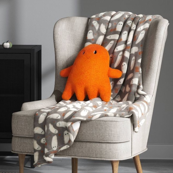 Halloween Ghost Printed Plush Throw Blanket Gray/Ivory - Hyde & EEK! - Picture 2 of 11